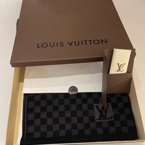 Louis Vuitton Petit Damier Scarf